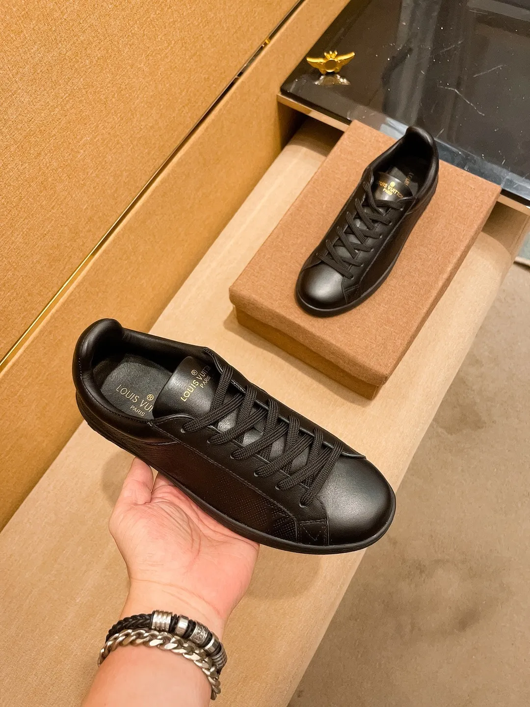 Men's shoes 💰 380💰🔥【LV】🔥 Louis Vuitton, high-end men's shoes brand, official website 1:1 latest masterpiece: the upper is made of Italian imported first-layer cowhide with a comfortable and breathable lining➕original non-slip and wear-resistant outsole🔥, making walking more convenient and comfortable! An exclusive new model, a stunning work, a beautiful 1:1 replica [color] compared to the official quality! Create a fashionable personality to set off your uniqueness! A must-have for trendy men! Classic🔥Size: 38-44 Color: 🔥Multiple colors available🔥